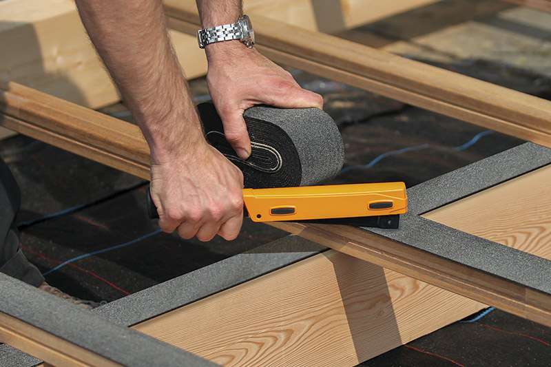 Bande bitumineuse NOVLEK pour protection lourde des lambourdes en terrasse  bois